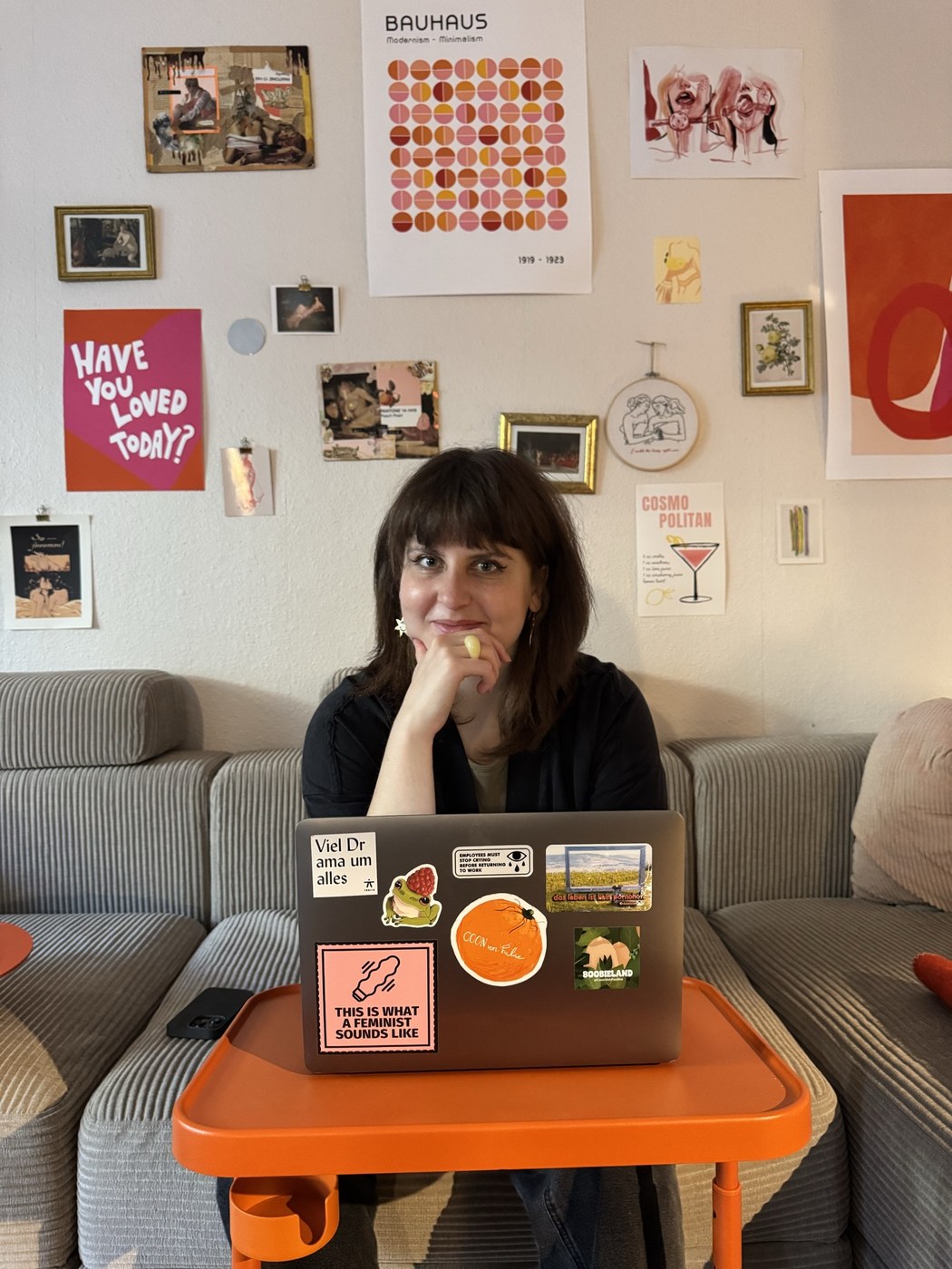 Arbeit am Laptop, k&einsocial